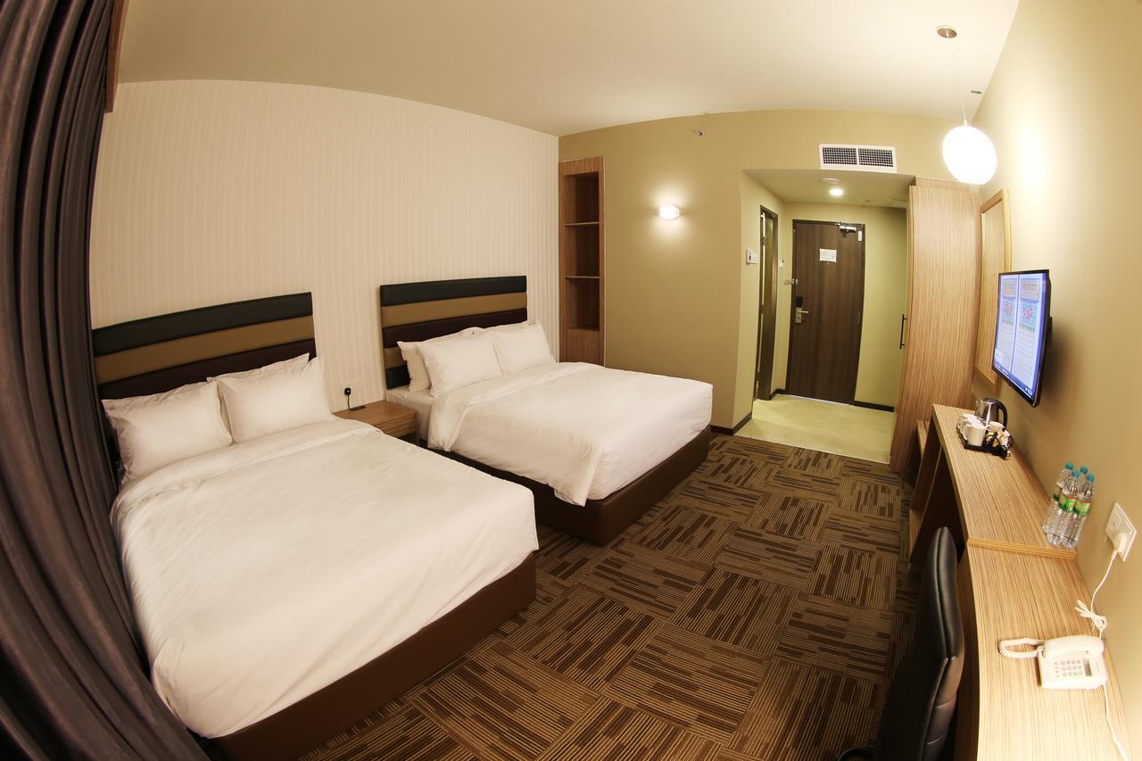Hotel Sem9 Senai Kulai Esterno foto