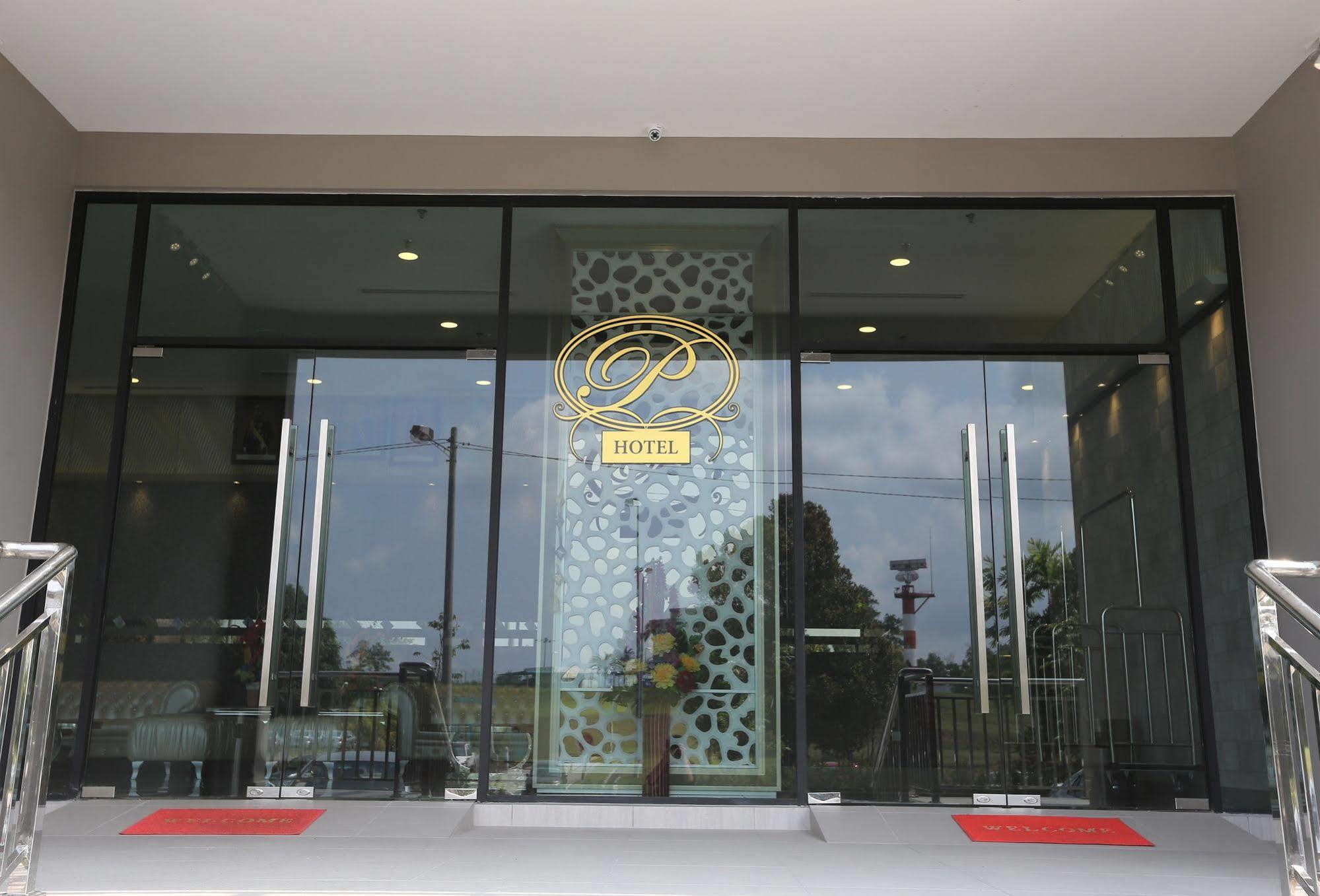Hotel Sem9 Senai Kulai Esterno foto
